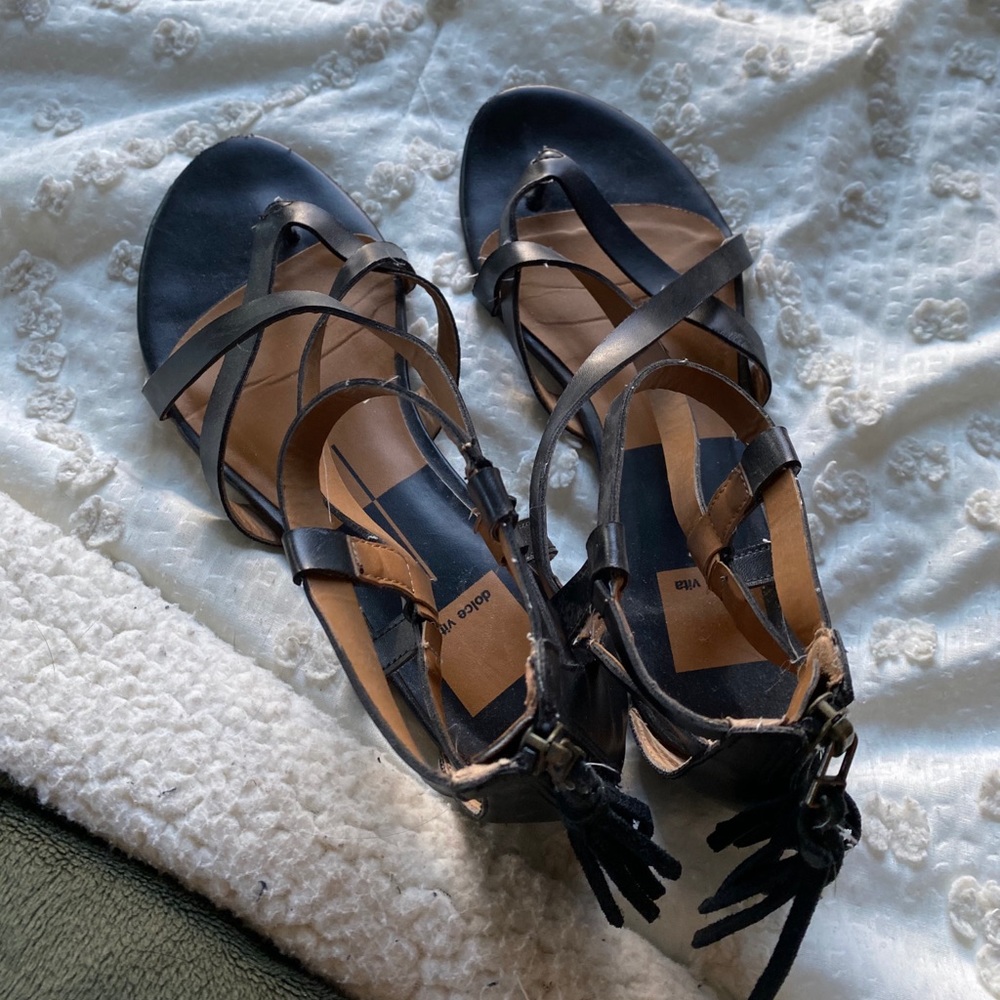 Cute sandals!